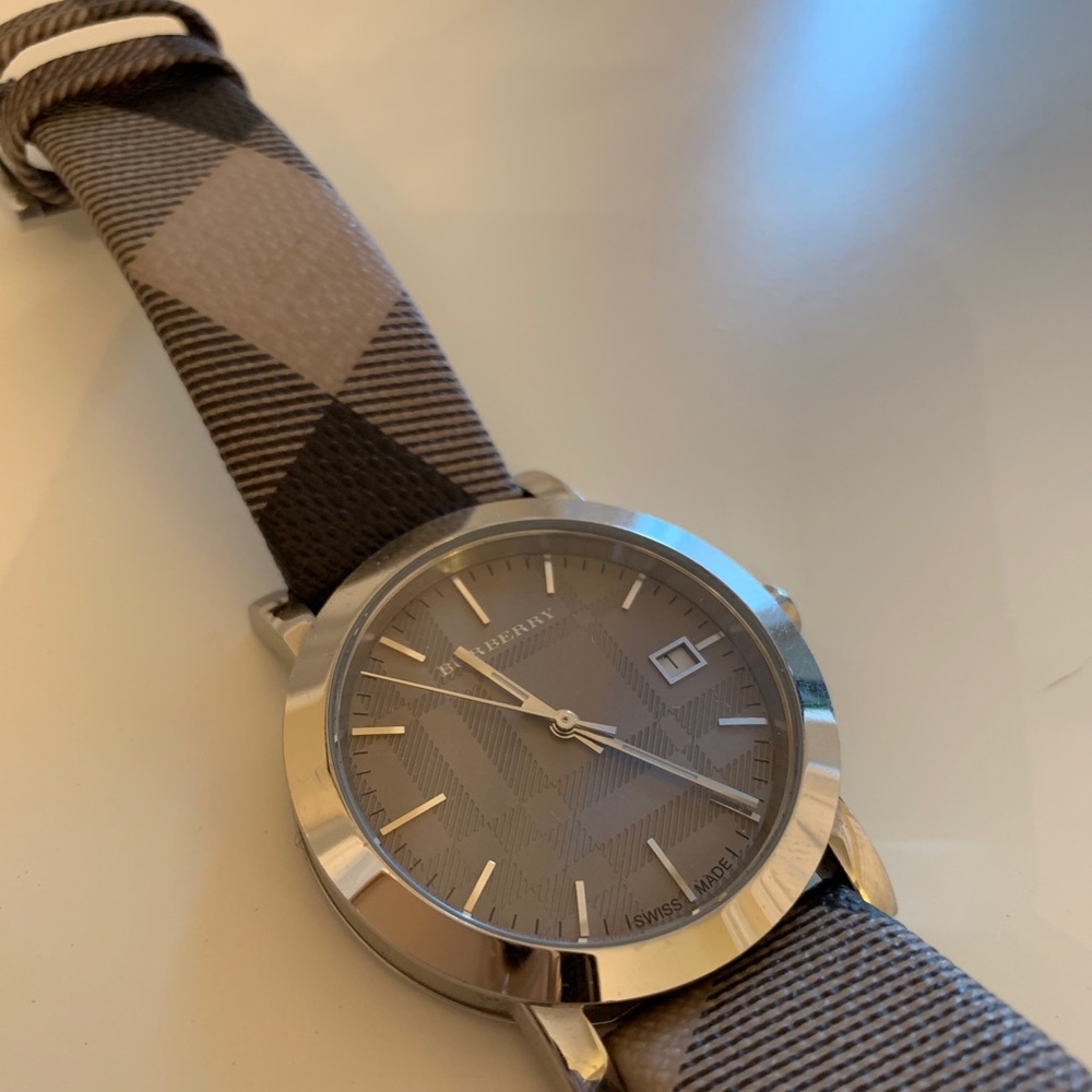Women’s Burberry Watch - Picture 2 of 8
